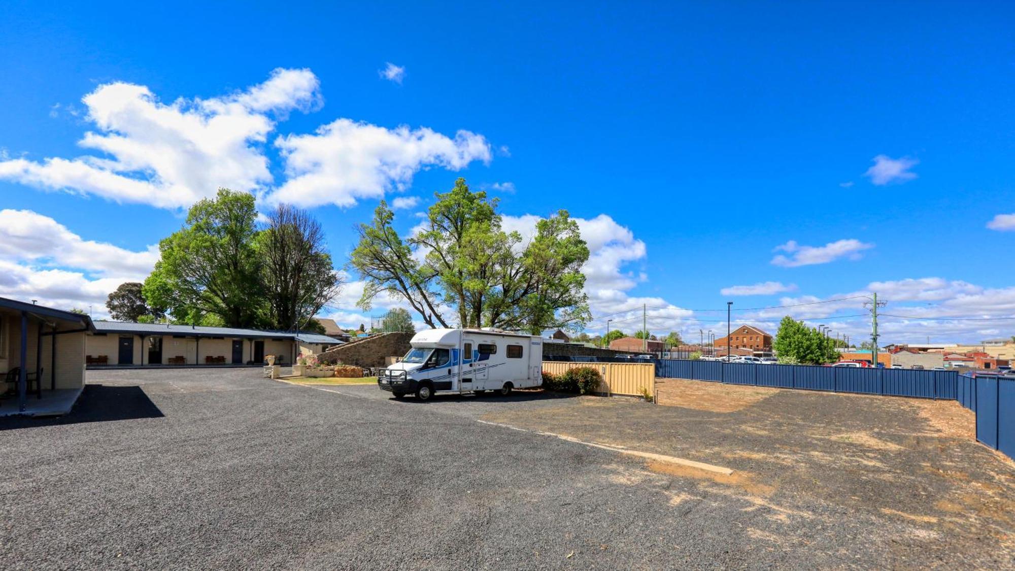 Cbd Gi Motel Глен-Иннес Экстерьер фото