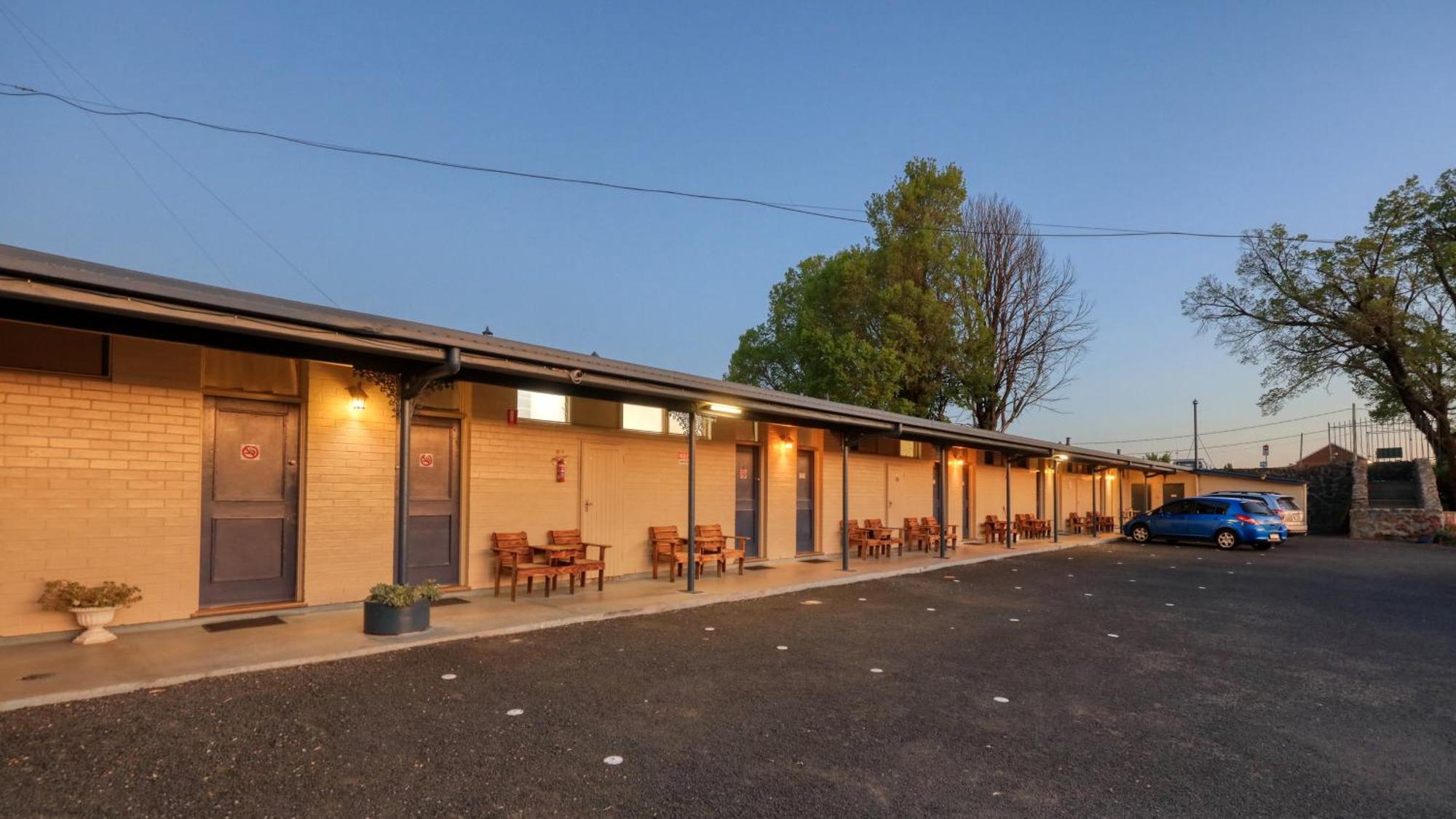 Cbd Gi Motel Глен-Иннес Экстерьер фото