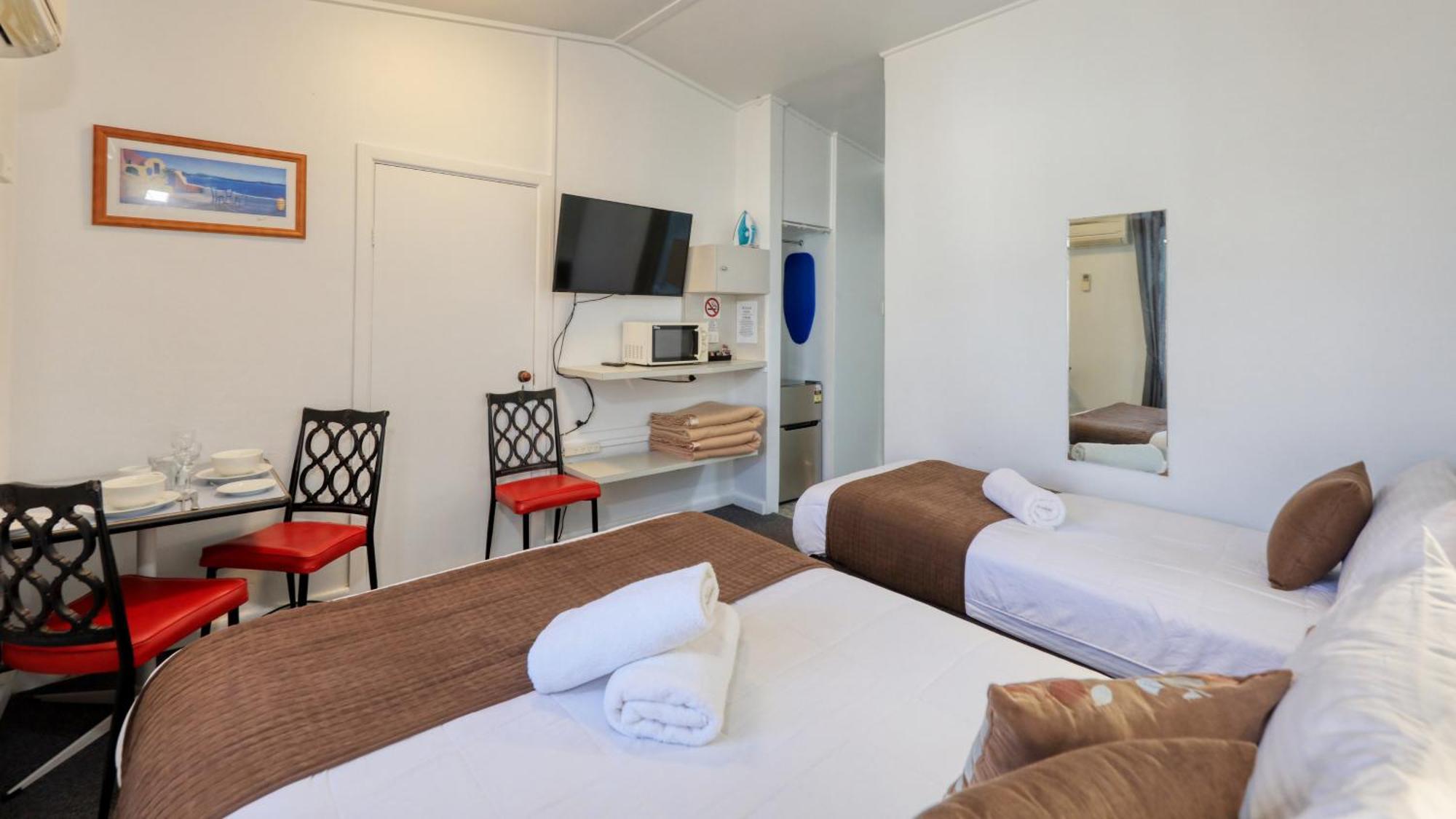 Cbd Gi Motel Глен-Иннес Экстерьер фото